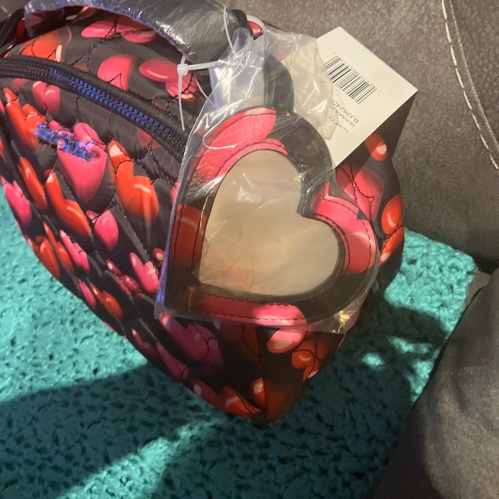 Betsy Johnson Hearts 💕 Loaf Cosmetic Bag W/Mirror - Picture 3 of 10